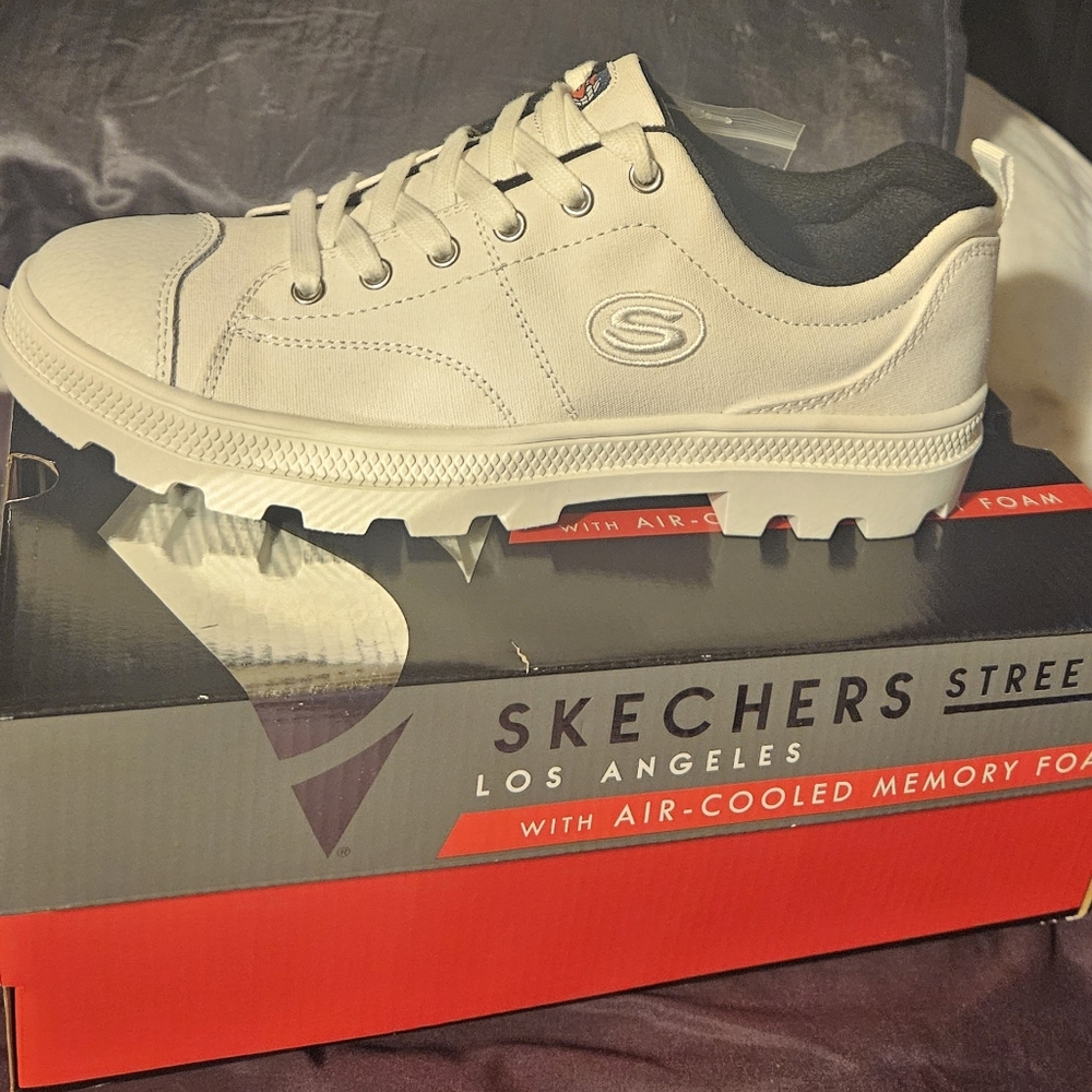 Womens skechers brand new in box